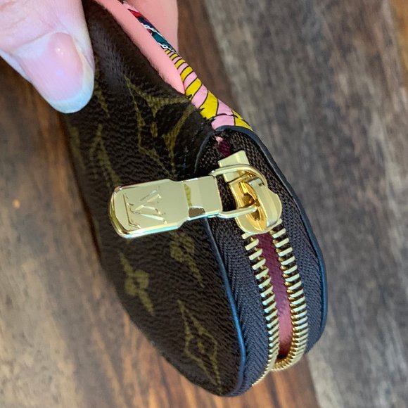 LOUIS VUITTON Vivienne Swing Round Coin Purse - Picture 6 of 8